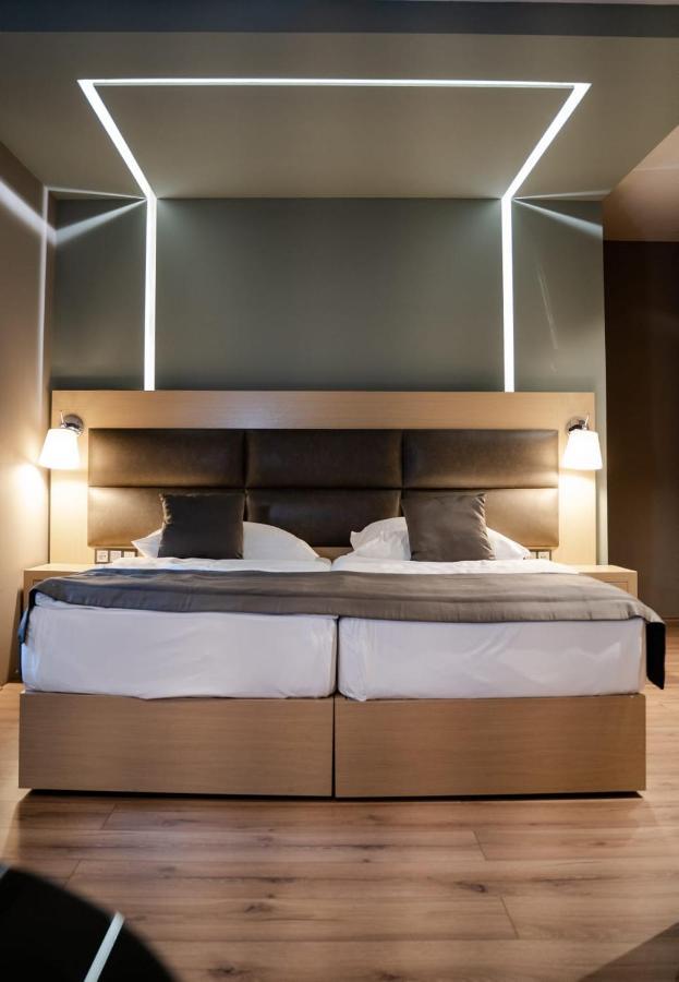 Zum Gruenen Baum Hotel Frankfurt Airport Кельстербах Экстерьер фото