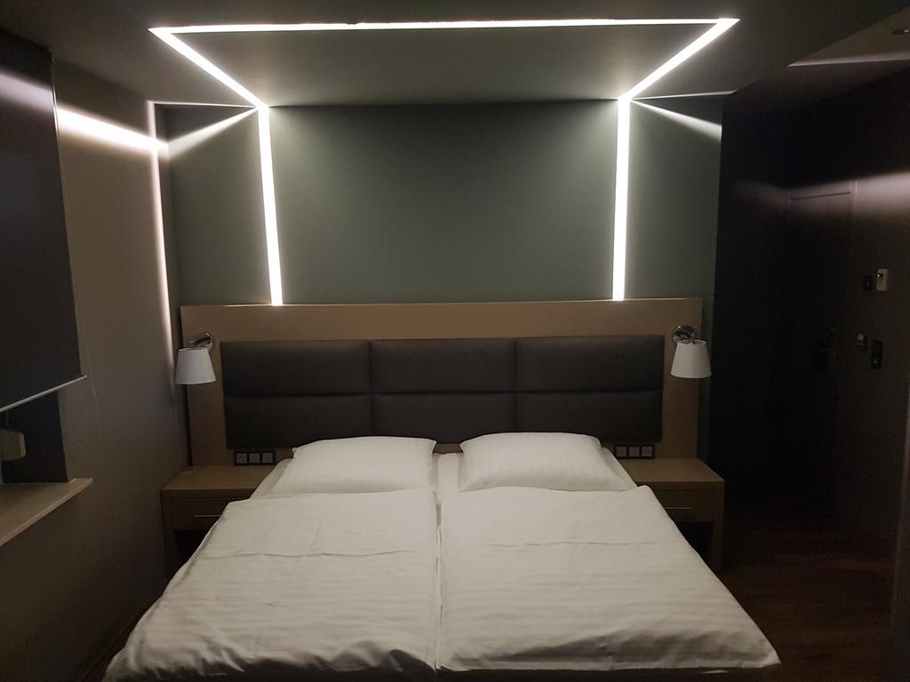 Zum Gruenen Baum Hotel Frankfurt Airport Кельстербах Экстерьер фото