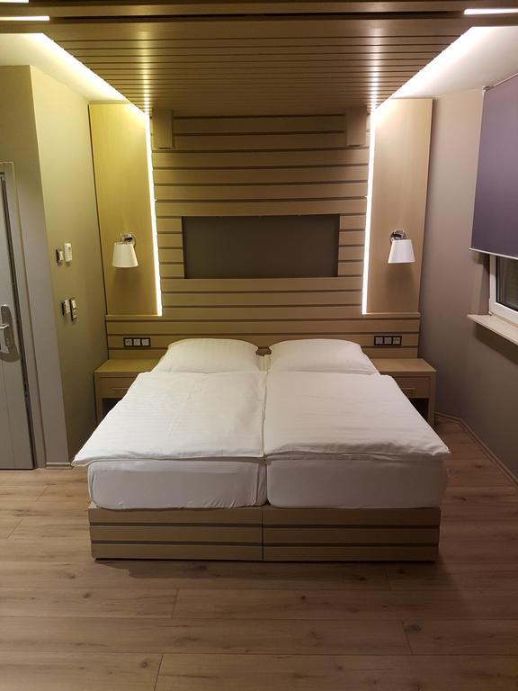 Zum Gruenen Baum Hotel Frankfurt Airport Кельстербах Экстерьер фото